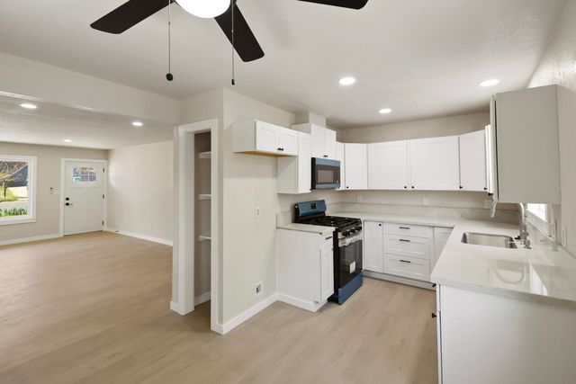 4525 Enchanted Way, Redding, CA 96001