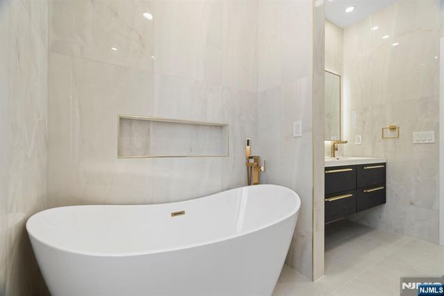 12-41 Western Drive, Fair Lawn, NJ 07410