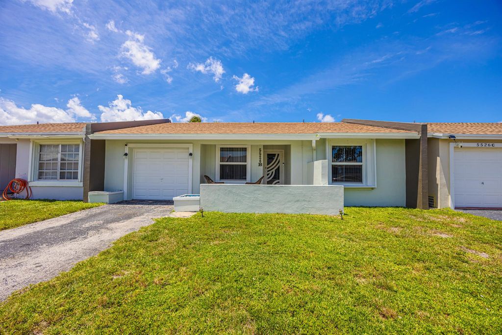 5526 Lakewood Circle S B, Margate, FL 33063