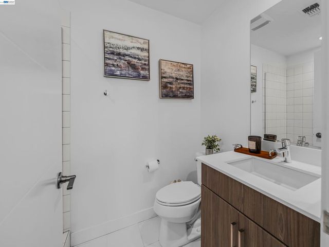 2309 Myrtle St, Oakland, CA 94607