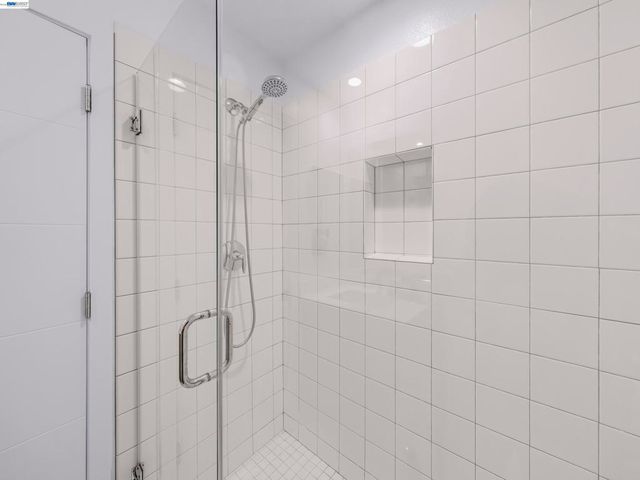 2309 Myrtle St, Oakland, CA 94607