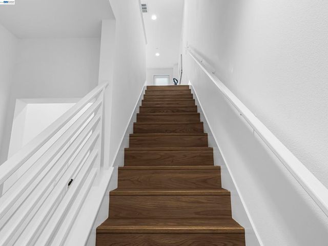 2309 Myrtle St, Oakland, CA 94607