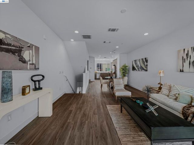 2309 Myrtle St, Oakland, CA 94607