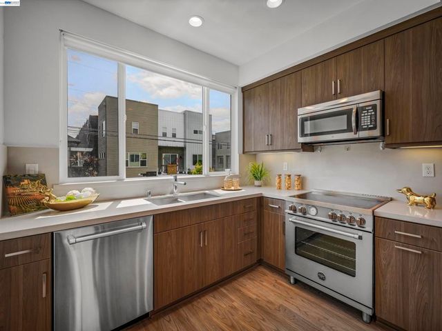 2309 Myrtle St, Oakland, CA 94607