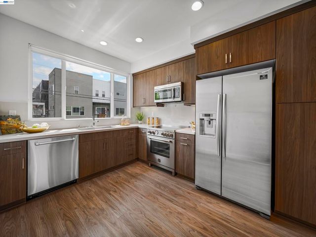2309 Myrtle St, Oakland, CA 94607