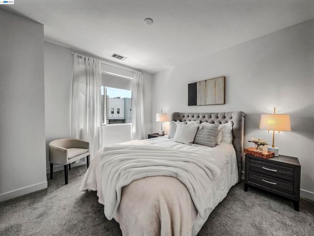 2309 Myrtle St, Oakland, CA 94607