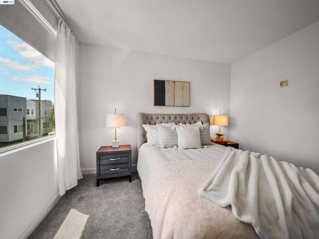 2309 Myrtle St, Oakland, CA 94607