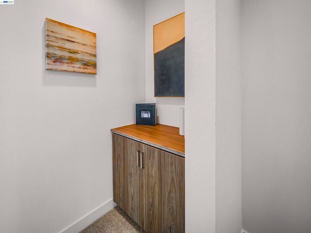 2309 Myrtle St, Oakland, CA 94607