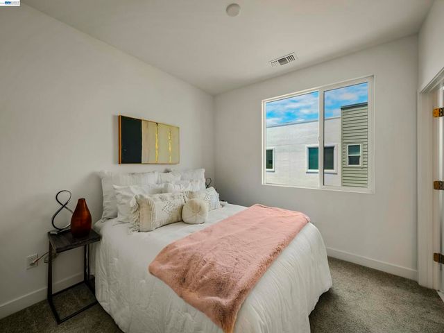 2309 Myrtle St, Oakland, CA 94607