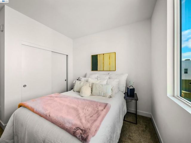 2309 Myrtle St, Oakland, CA 94607