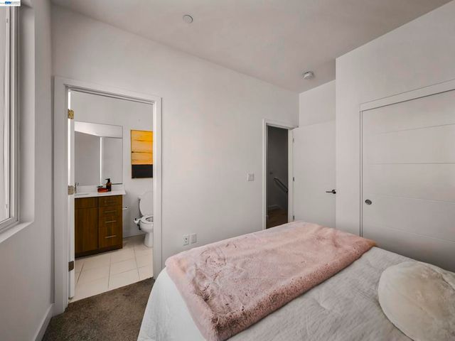 2309 Myrtle St, Oakland, CA 94607