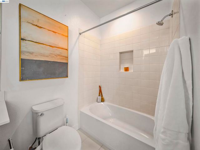 2309 Myrtle St, Oakland, CA 94607