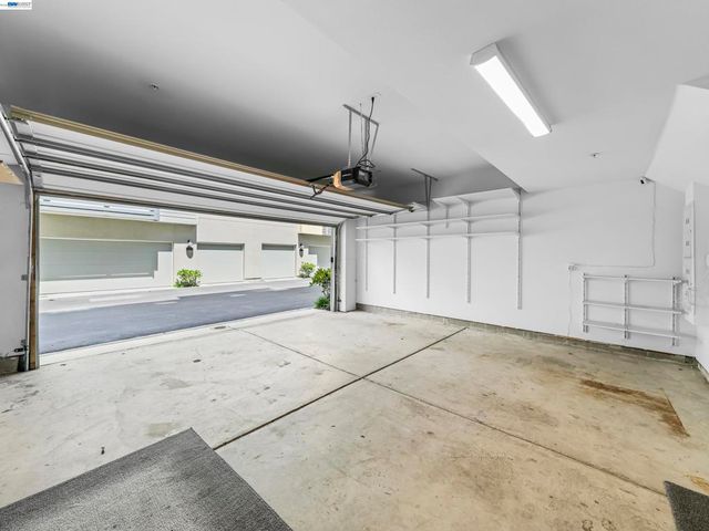 2309 Myrtle St, Oakland, CA 94607