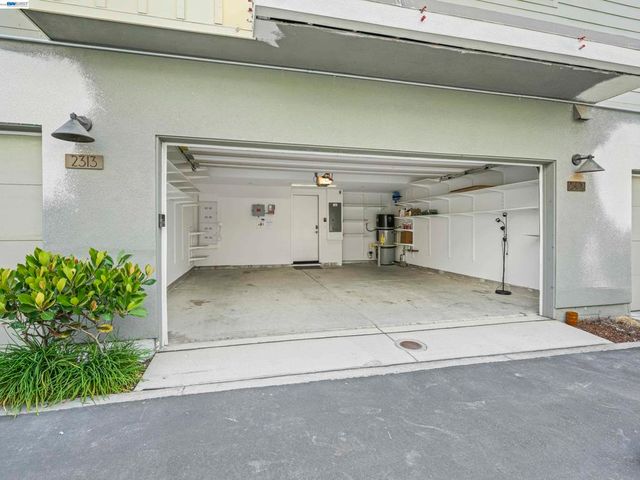 2309 Myrtle St, Oakland, CA 94607