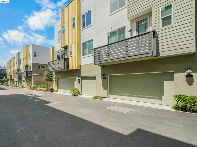 2309 Myrtle St, Oakland, CA 94607