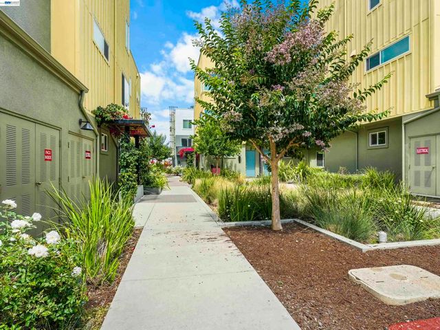 2309 Myrtle St, Oakland, CA 94607