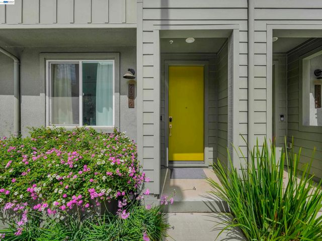 2309 Myrtle St, Oakland, CA 94607