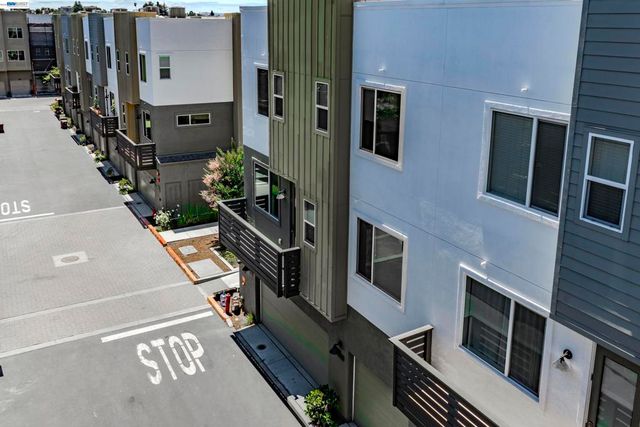 2309 Myrtle St, Oakland, CA 94607