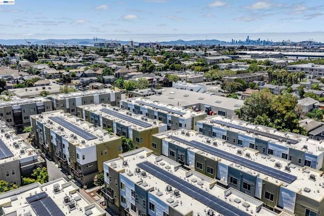 2309 Myrtle St, Oakland, CA 94607