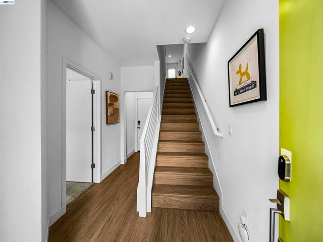 2309 Myrtle St, Oakland, CA 94607
