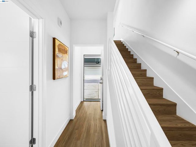 2309 Myrtle St, Oakland, CA 94607