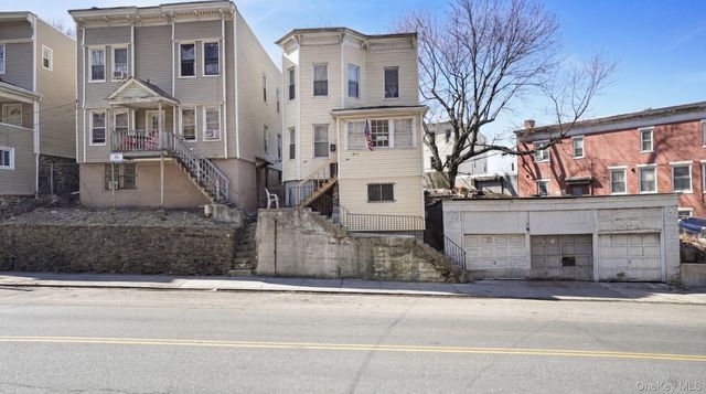 364 Ashburton Avenue A, Yonkers, NY 10701