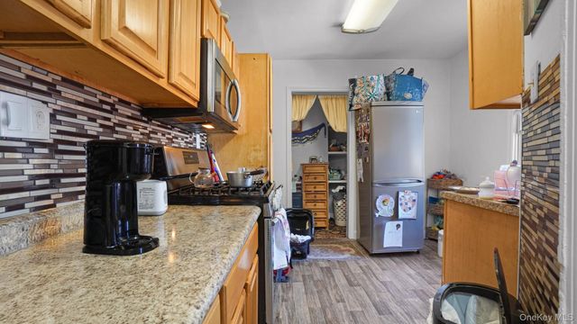 364 Ashburton Avenue A, Yonkers, NY 10701