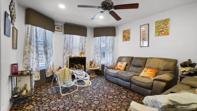 364 Ashburton Avenue A, Yonkers, NY 10701