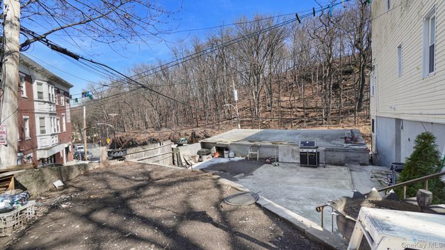 364 Ashburton Avenue A, Yonkers, NY 10701