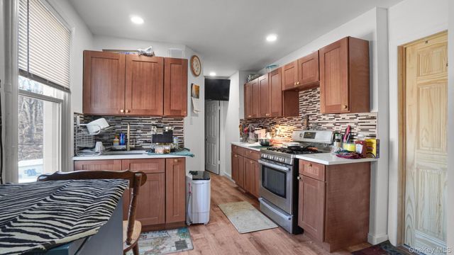 364 Ashburton Avenue A, Yonkers, NY 10701