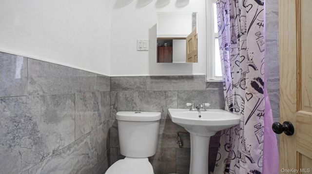 364 Ashburton Avenue A, Yonkers, NY 10701