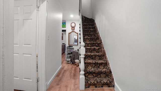 364 Ashburton Avenue A, Yonkers, NY 10701