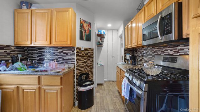 364 Ashburton Avenue A, Yonkers, NY 10701