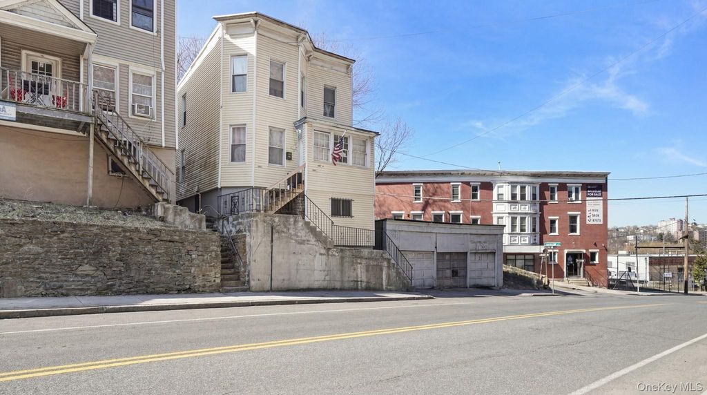 364 Ashburton Avenue A, Yonkers, NY 10701