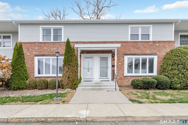 40 Carriage Path North 40, Milford, CT 06460