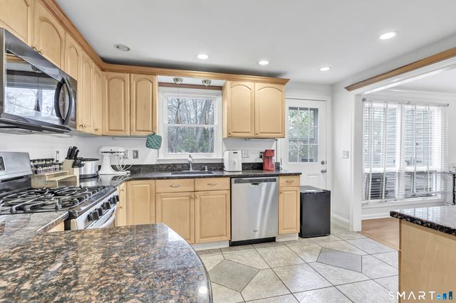 40 Carriage Path North 40, Milford, CT 06460