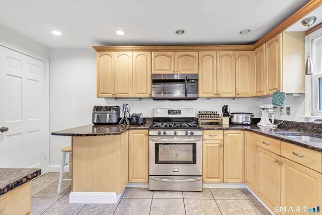 40 Carriage Path North 40, Milford, CT 06460