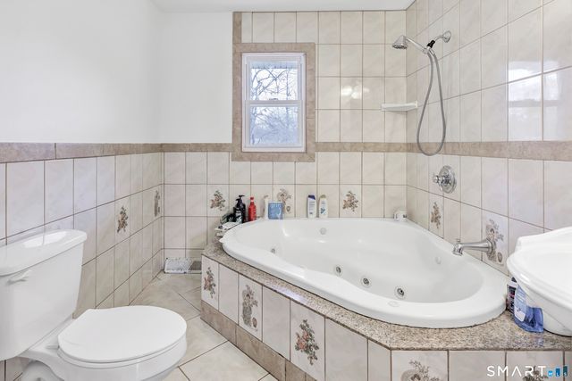 40 Carriage Path North 40, Milford, CT 06460