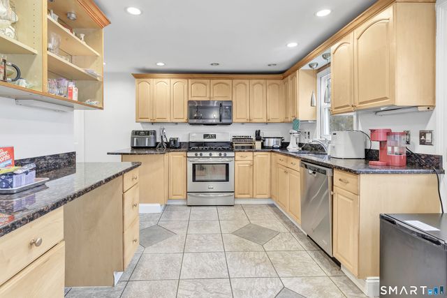 40 Carriage Path North 40, Milford, CT 06460