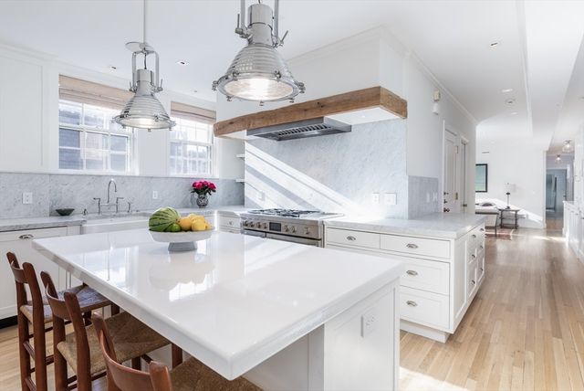 62 Beacon 3, Boston, MA 02108