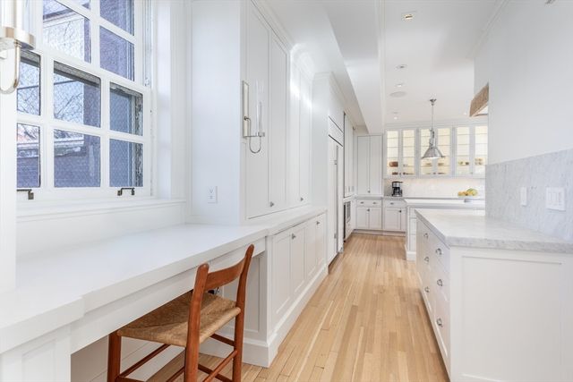 62 Beacon 3, Boston, MA 02108