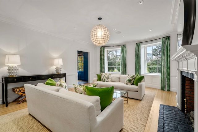 62 Beacon 3, Boston, MA 02108