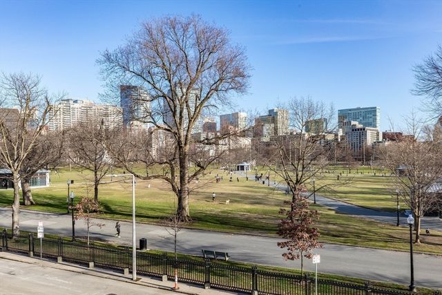 62 Beacon 3, Boston, MA 02108