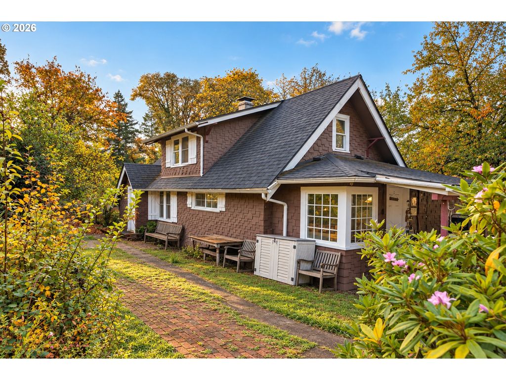 Image 1 of property listing at 8025 SAWTELL Rd, Sheridan, OR 97378