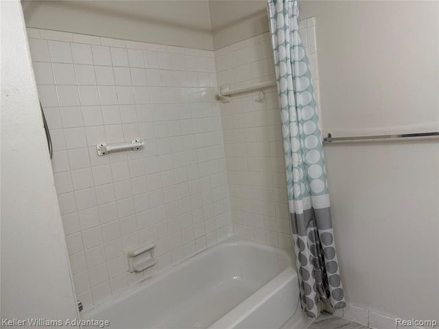 27915 Berrywood Lane 70, Farmington, MI 48334