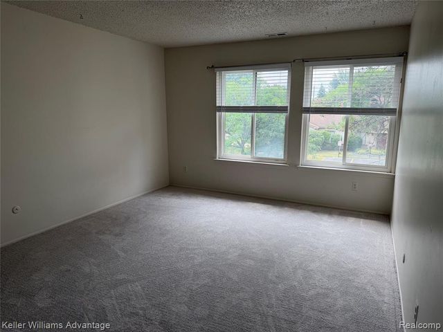 27915 Berrywood Lane 70, Farmington, MI 48334