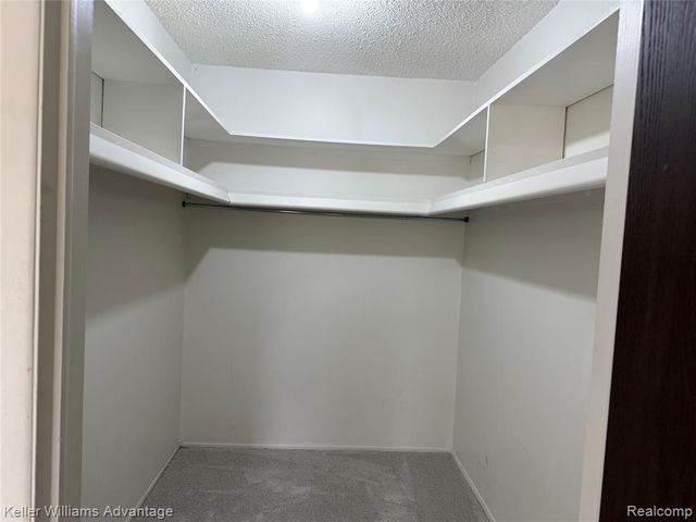 27915 Berrywood Lane 70, Farmington, MI 48334