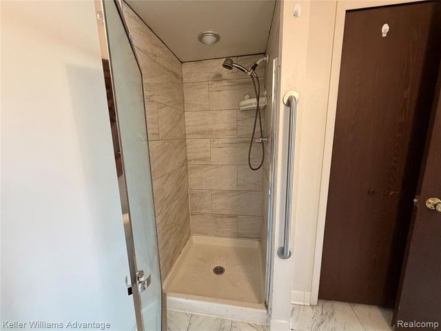 27915 Berrywood Lane 70, Farmington, MI 48334