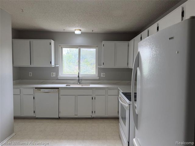 27915 Berrywood Lane 70, Farmington, MI 48334