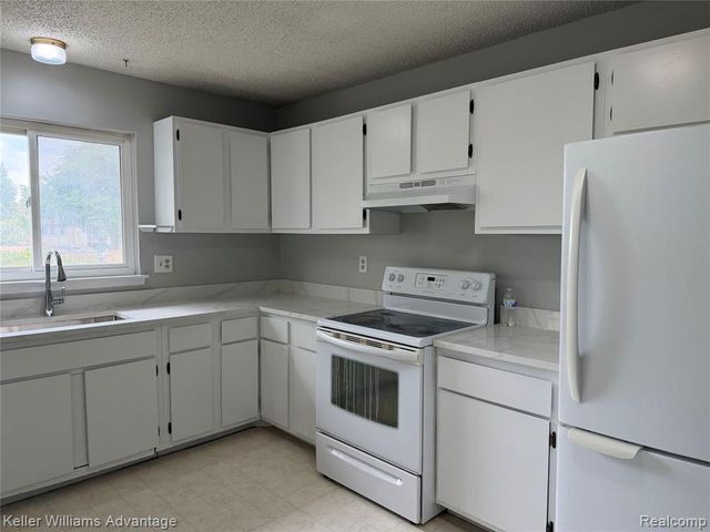 27915 Berrywood Lane 70, Farmington, MI 48334